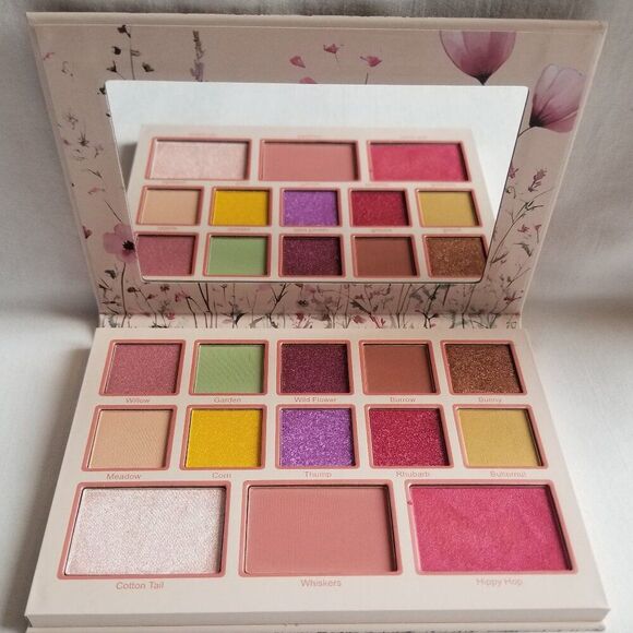Sugar Drizzle Cosmetics - Bunny Love Eyeshadow Palette - Picture 1 of 10